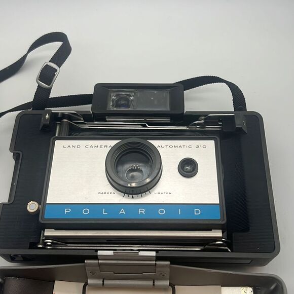 POLAROID MODEL 210 PACKFILM LAND CAMERA‎ - Picture 1 of 5